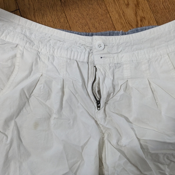 White Short - Picture 2 of 5